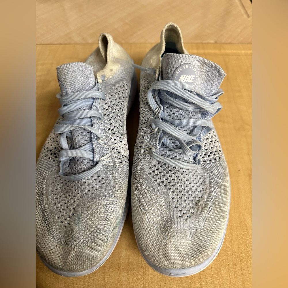 Free RN Fly Knit  NIKE Sneakers! Size 10